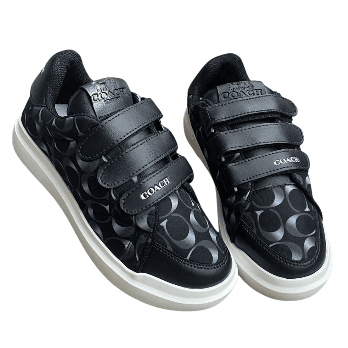 Comprar Zapatillas Coach Mujer. En Onlineshoppingcenterg, sabemos que encontrar las zapatillas ideales no siempre es fácil. Si estás buscando comprar zapatillas Coach mujer, has llegado al lugar correcto. A continuación, te ayudamos a resolver todas tus dudas y te mostramos las mejores opciones disponibles. ¡Prepárate para lucir con estilo y comodidad!  ¿Por qué elegir zapatillas Coach para mujer? Las zapatillas Coach mujer destacan por su diseño moderno, materiales de alta calidad y comodidad inigualable. Perfectas para el día a día o para eventos especiales, estas zapatillas combinan estilo y funcionalidad. Además, Coach ofrece una amplia variedad de modelos como:  Tenis Coach para mujer: Ideales para un look casual.  Zapatillas Coach mujer plataforma: Para quienes buscan altura y comodidad.  Tenis botas Coach mujer: Una opción versátil para cualquier ocasión.  En Onlineshoppingcenterg, contamos con una selección exclusiva para que encuentres el par perfecto.  Tipos de zapatillas Coach disponibles 1. Zapatillas clásicas Coach Estas zapatillas son ideales para quienes prefieren un estilo sencillo pero elegante. Los modelos en colores neutros como blanco, negro o beige combinan fácilmente con cualquier atuendo.  Coach tenis mujer precio: Desde precios accesibles hasta ediciones premium.  Disponibles en coach outlet zapatos mujer.  2. Zapatillas de plataforma Si buscas ganar altura sin renunciar a la comodidad, las tenis Coach plataforma mujer son perfectas. Este diseño es moderno y fácil de combinar con jeans o vestidos.  Zapatillas Coach negras: Elegantes y modernas.  Tenis Coach mujer plataforma: Disponibles en varios colores.  3. Botines y botas altas Coach Para climas fríos o looks más formales, los botines Coach mujer y las botas altas Coach son una opción excelente. Confeccionados en piel y otros materiales de alta calidad, ofrecen durabilidad y estilo.  Botines Coach mujer precios: Asequibles y de alta calidad.  Botas Coach piel: Diseños elegantes y sofisticados.  Beneficios de comprar en Onlineshoppingcenterg En Onlineshoppingcenterg, nuestra prioridad es ofrecerte los mejores productos y una experiencia de compra inigualable. Al elegir comprar zapatillas Coach mujer con nosotros, disfrutarás de:  Garantía: Todos nuestros productos son 100% garantizados.  Envíos rápidos: Recibe tus zapatillas en tiempo récord.  Variedad de modelos: Desde alpargatas Coach mujer hasta sandalias Coach de mujer.  Ofertas exclusivas: Encuentra precios competitivos y descuentos especiales.  Cómo elegir tus zapatillas Coach ideales Considera tu estilo personal Piensa en los colores y diseños que mejor se adapten a tu guardarropa. Por ejemplo:  Sandalias Coach rosas: Perfectas para looks frescos y femeninos.  Mocasines Coach mujer café: Para un estilo más clásico.  Prioriza la comodidad Coach ofrece diseños ergonómicos y materiales cómodos. Si planeas usarlas todo el día, considera modelos como las flats zapatos Coach mujer o los tenis Coach de mujer.  Revisa tu presupuesto En nuestra tienda, puedes encontrar opciones para todos los presupuestos:  Zapatillas Coach mujer precio: Desde opciones accesibles hasta modelos premium.  Tenis Coach precio mujer: Consulta nuestras ofertas y promociones.  Preguntas frecuentes ¿Cómo saber si las zapatillas Coach son garantizados? En Onlineshoppingcenterg, garantizamos todos nuestros productos. Verifica detalles como:  Materiales de alta calidad.  Logotipos bien definidos.  Empaque Coach.  ¿Cuánto cuestan las zapatillas Coach para mujer? El precio de tenis Coach varía según el modelo y la temporada. En nuestra tienda, puedes encontrar tenis Coach mujer precio competitivo y ofertas exclusivas.  ¿Hacen envíos internacionales? Sí, en Onlineshoppingcenterg realizamos envíos a varios países. Consulta nuestras políticas de envío para más información.  Comprar zapatillas Coach mujer nunca fue tan fácil. En Onlineshoppingcenterg te ofrecemos una amplia variedad de modelos, precios competitivos y garantía de originalidad. Explora nuestra colección hoy mismo y encuentra el par perfecto para ti.    ¡Haz tu compra ahora y luce espectacular con tus nuevas zapatillas Coach! Visita nuestra tienda en línea y descubre todas las opciones que tenemos para ti.